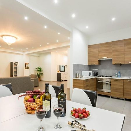 Apartment In The City Center Lll Tbilisi Bagian luar foto