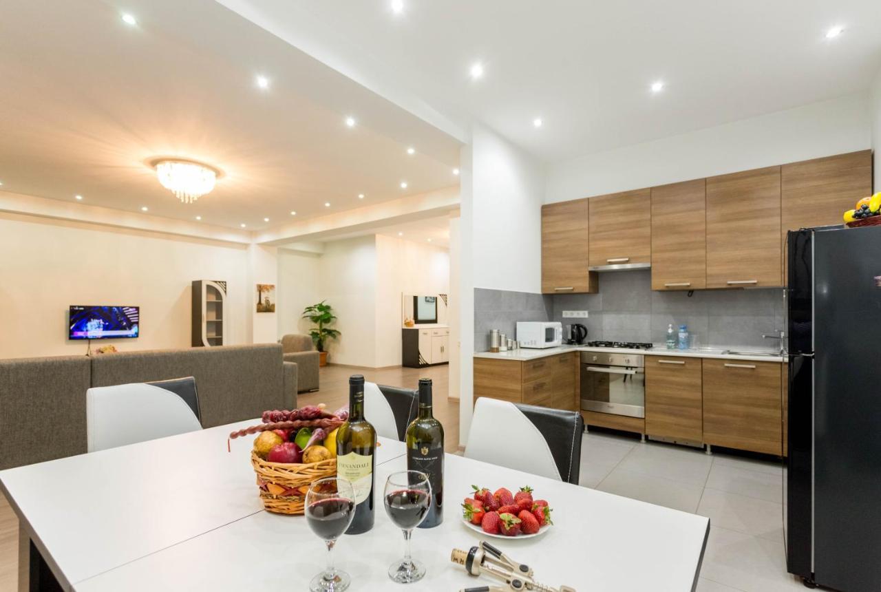 Apartment In The City Center Lll Tbilisi Bagian luar foto