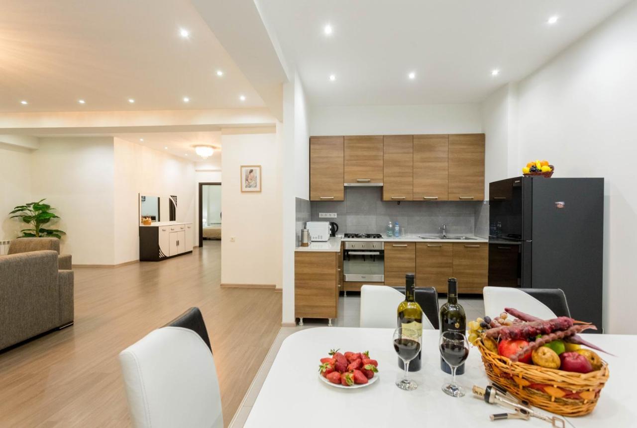 Apartment In The City Center Lll Tbilisi Bagian luar foto