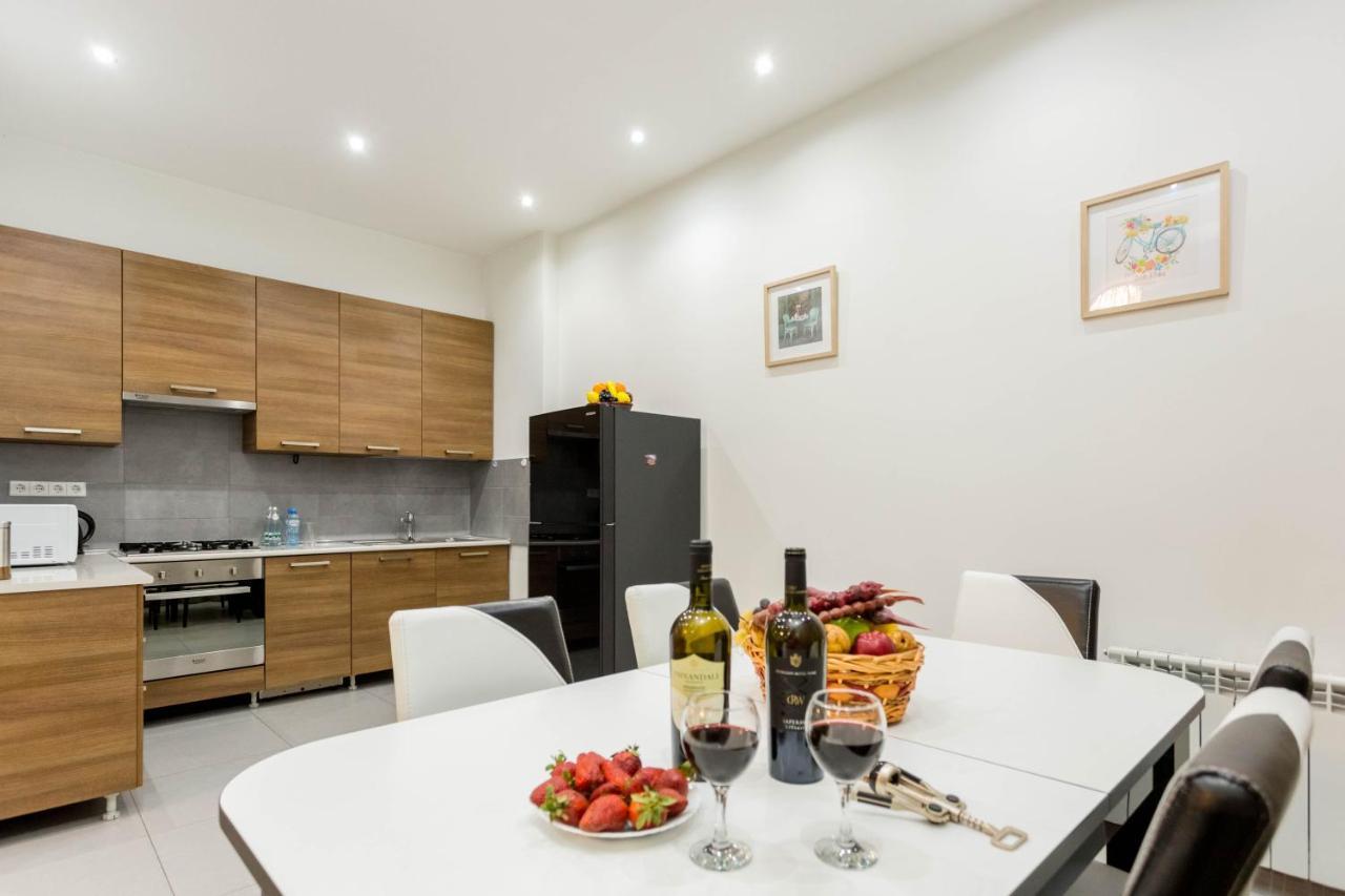 Apartment In The City Center Lll Tbilisi Bagian luar foto