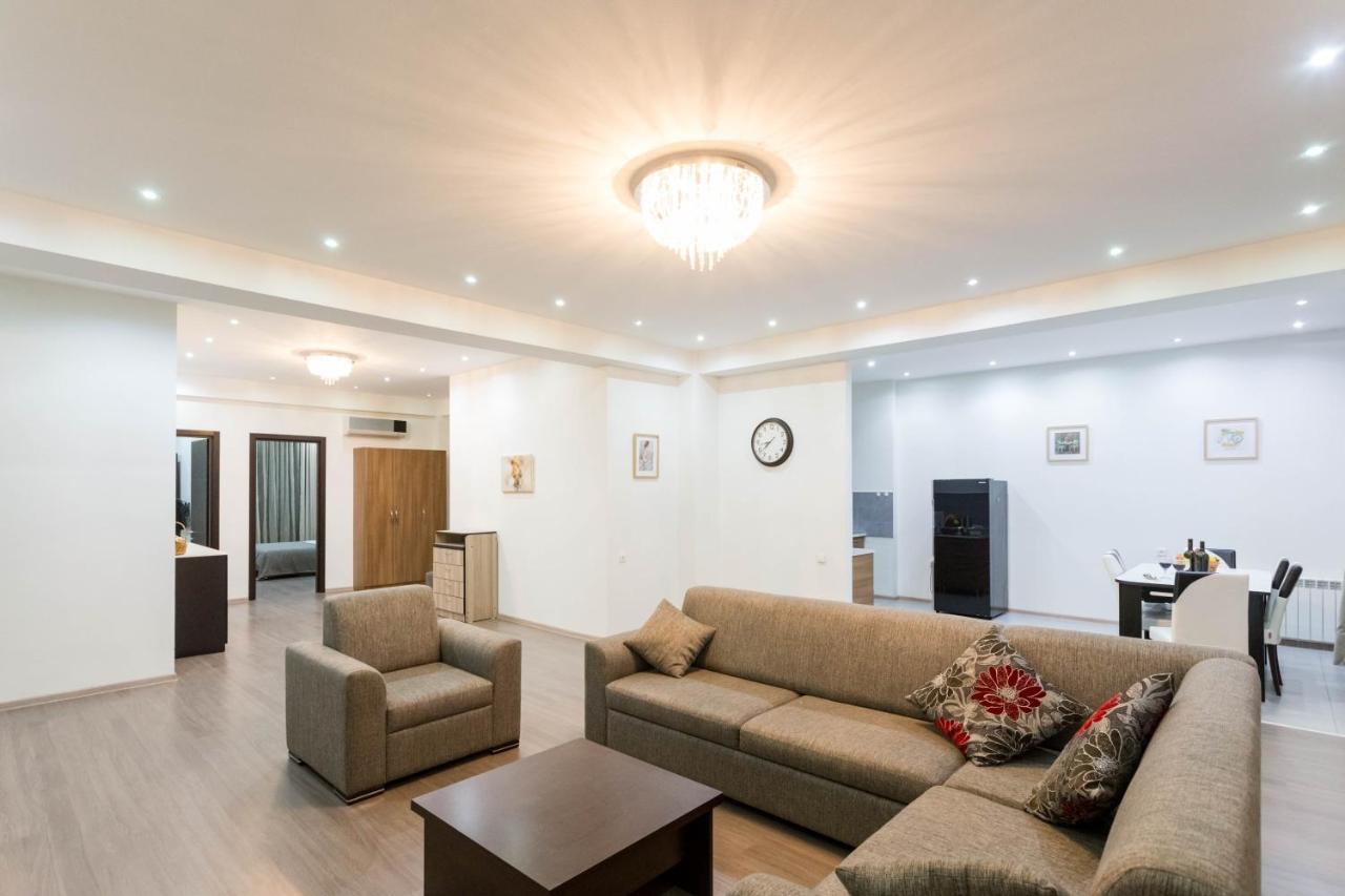 Apartment In The City Center Lll Tbilisi Bagian luar foto