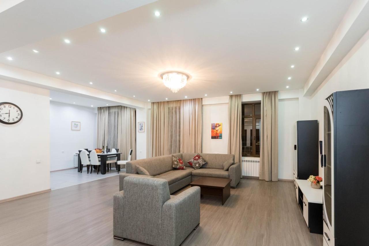 Apartment In The City Center Lll Tbilisi Bagian luar foto
